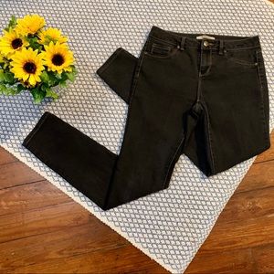 d. Jeans women’s skinny Jean- black size 6